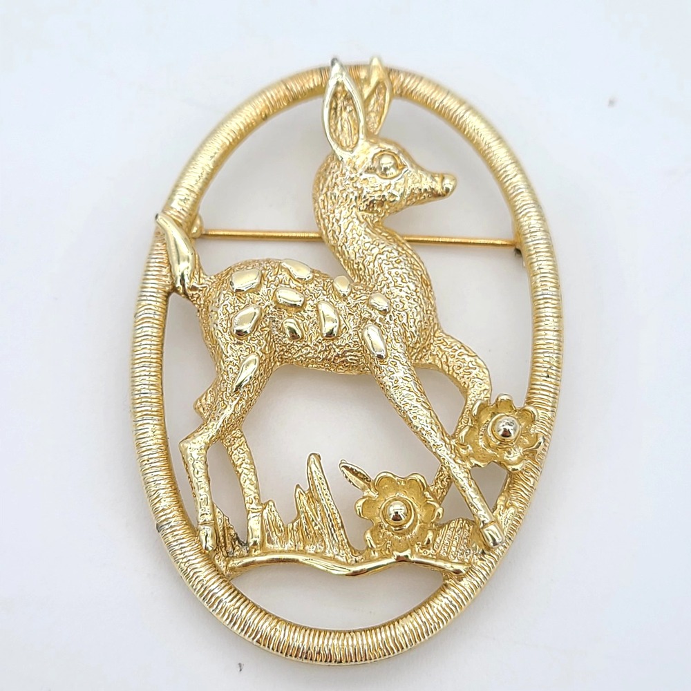 Beautiful Vintage Goldtone Sarah Coventry Deer Fawn Little Doe Oval Pin Brooch